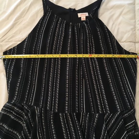 Large flowy Pixley dress. - Picture 4 of 8